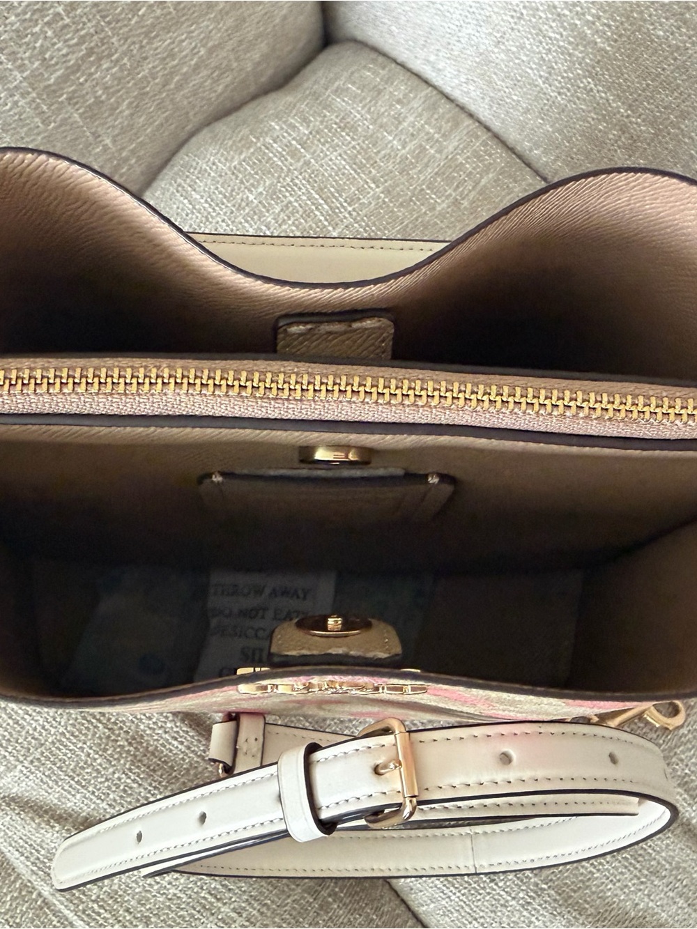 Coach Beige Signature Crossbody with Pink Heart Print - Picture 7 of 12